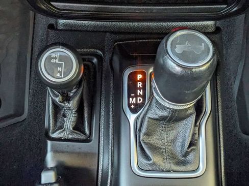 Used 2021 Jeep Wrangler Unlimited Sahara AWD/4WD image 15