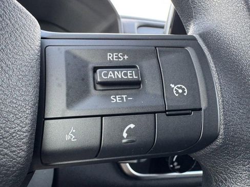 Used 2025 Nissan Rogue S image 17