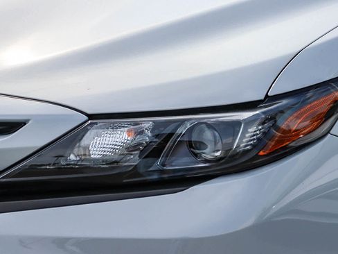 Used 2024 Toyota Camry SE image 2