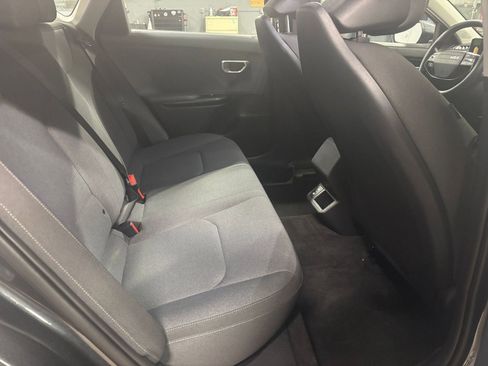 Used 2025 Kia K4 LXS image 37