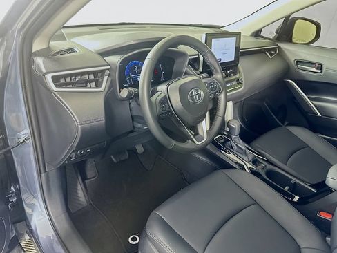 Certified 2025 Toyota Corolla Cross XLE FWD image 9
