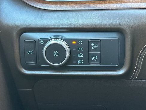 Used 2021 Ford Explorer King Ranch w/ Premium Technology Package image 43