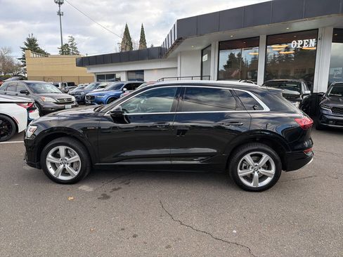 Used 2019 Audi e-tron Premium Plus image 2