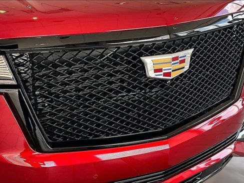 Certified 2024 Cadillac Escalade ESV Sport Platinum w/ Heavy-Duty Trailer Package AWD/4WD image 31