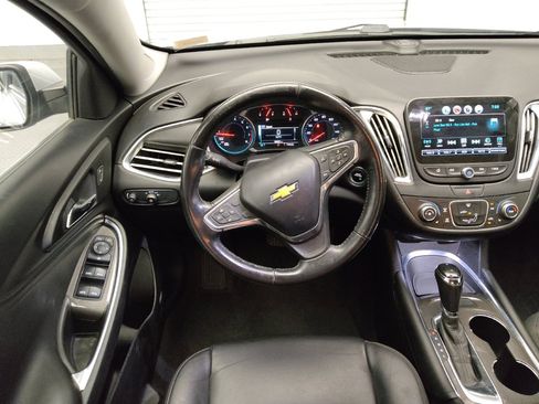 Used 2018 Chevrolet Malibu LT w/ Leather Package FWD image 22