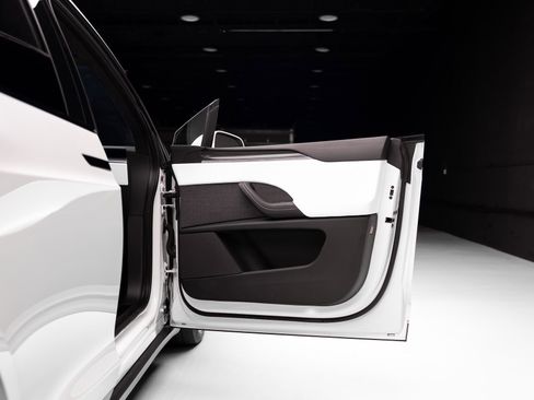 Used 2023 Tesla Model X Plaid image 54