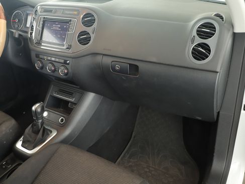 Used 2017 Volkswagen Tiguan Limited w/ Premium Package image 18