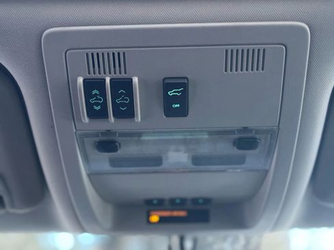 Used 2010 GMC Yukon Denali image 36