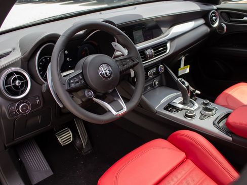 New 2025 Alfa Romeo Stelvio Sprint AWD/4WD image 11