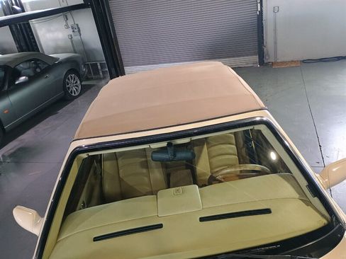 Used 1999 Bentley Azure RWD image 9