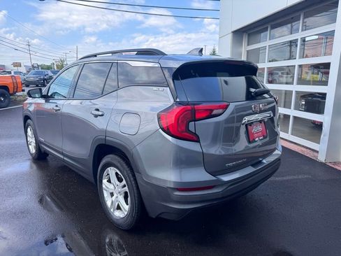 Used 2018 GMC Terrain SLE w/ Driver Convenience Package FWD image 3