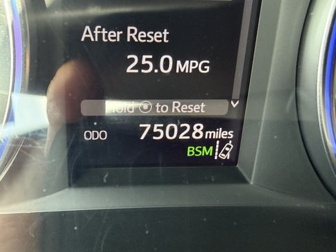 Used 2018 Toyota Highlander XLE FWD image 21