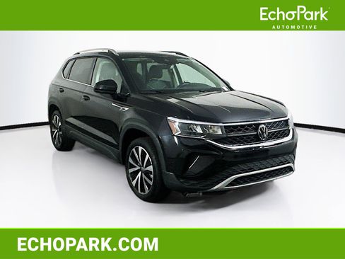 Used 2024 Volkswagen Taos SE image 1