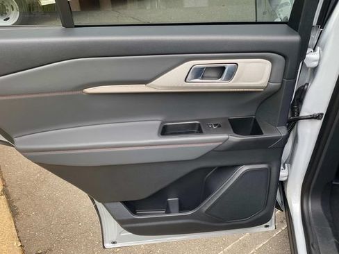 Used 2026 Ford Explorer Active w/ Active Comfort Package AWD/4WD image 10