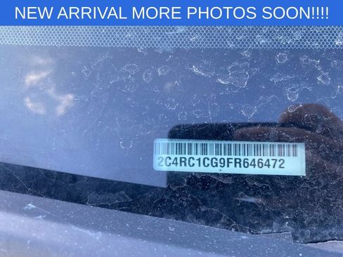 Used 2015 Chrysler Town & Country Touring-L w/ Driver Convenience Group FWD image 11