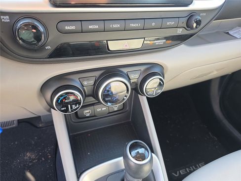 Used 2023 Hyundai Venue SEL FWD image 26