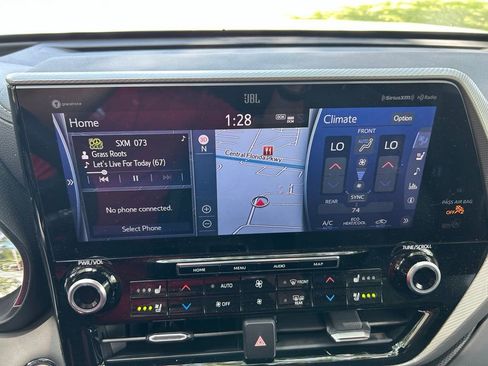 Used 2022 Toyota Highlander Platinum AWD/4WD image 21