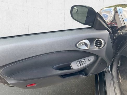 Used 2015 Nissan 370Z Coupe RWD image 27