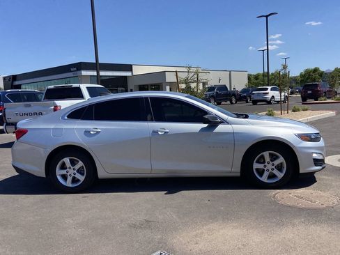 Used 2019 Chevrolet Malibu LS FWD image 2
