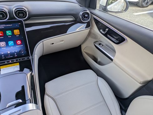 Used 2025 Mercedes-Benz GLC 300 image 20