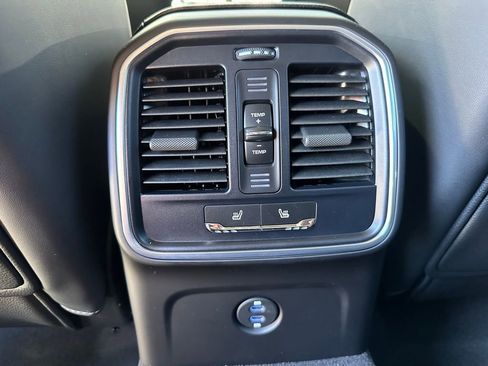 Certified 2025 Porsche Macan image 34