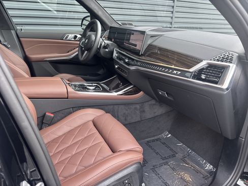 Used 2026 BMW X7 xDrive40i w/ M Sport Package AWD/4WD image 13