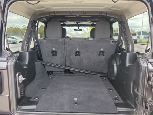 Used 2020 Jeep Wrangler Unlimited Sahara w/ Dual Top Group AWD/4WD image 6