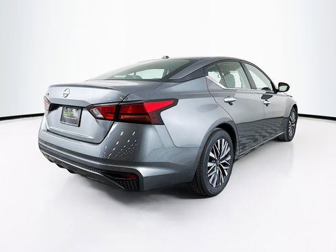 Used 2025 Nissan Altima 2.5 SV FWD image 9