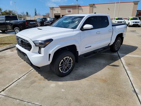 Used 2025 Toyota Tacoma TRD Sport w/ TRD Sport Upgrade Package image 1