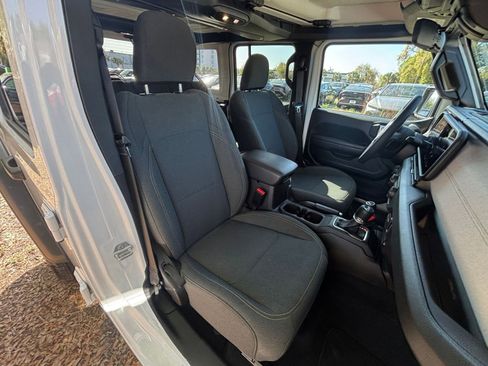 Used 2025 Jeep Wrangler Sport S image 36