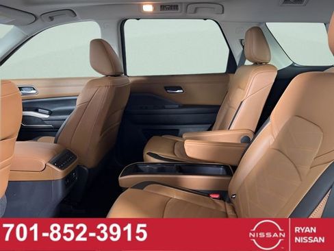 New 2025 Nissan Pathfinder Platinum image 34