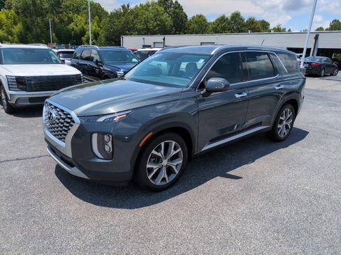 Used 2020 Hyundai Palisade SEL w/ Premium Package FWD image 3