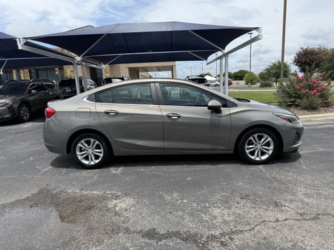 Used 2019 Chevrolet Cruze LT w/ Convenience Package FWD image 11
