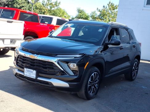 Used 2024 Chevrolet TrailBlazer LT AWD/4WD image 3