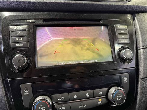 Used 2020 Nissan Rogue SV image 25