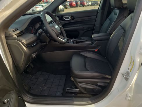 New 2026 Jeep Compass Latitude AWD/4WD image 19