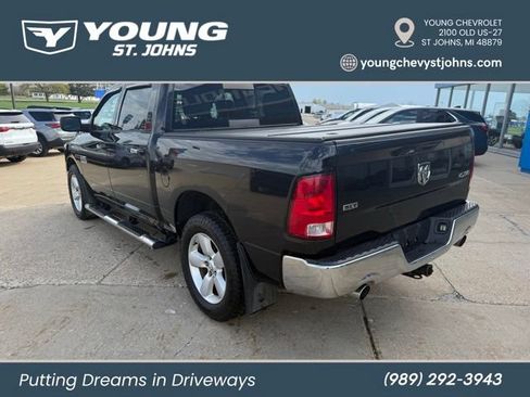 Used 2018 RAM 1500 Classic SLT w/ SLT Plus D←cor Group AWD/4WD image 3