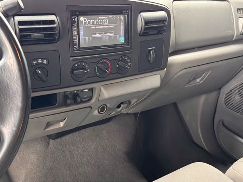 Used 2005 Ford F250 XLT image 16