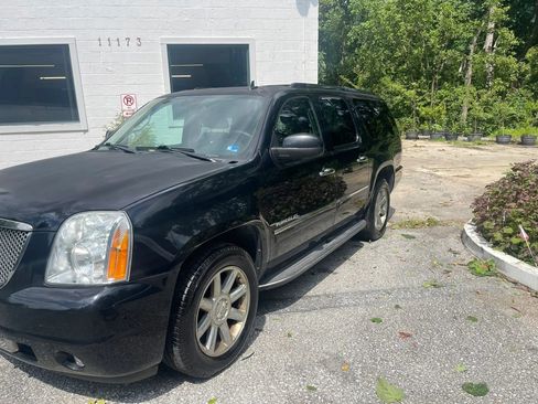 Used 2013 GMC Yukon XL Denali AWD/4WD image 2