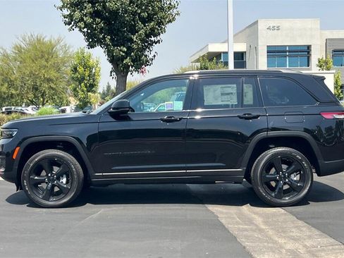 New 2025 Jeep Grand Cherokee Altitude image 7