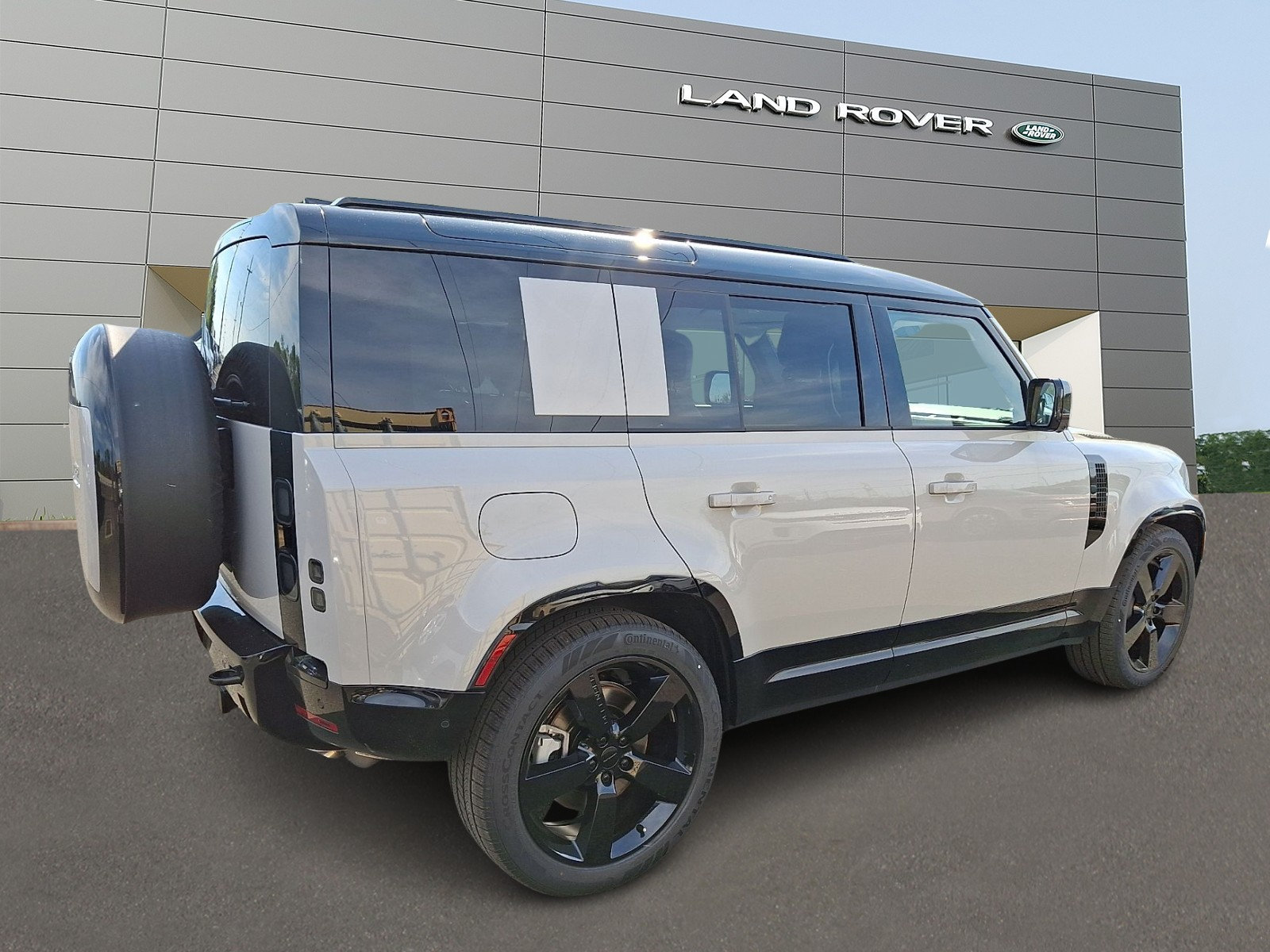 New 2026 Land Rover Defender 110 X-Dynamic SE AWD/4WD image 2
