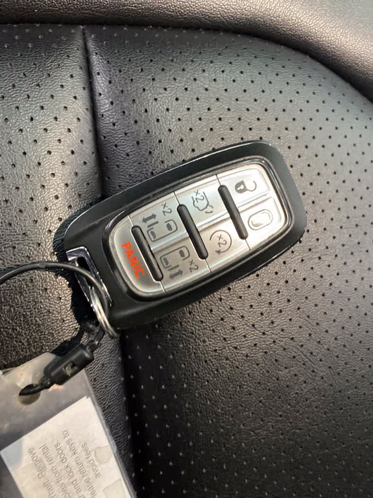 Used 2024 Chrysler Pacifica Touring-L FWD image 28