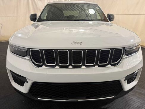 Certified 2023 Jeep Grand Cherokee Laredo w/ Luxury Tech Group I image 3