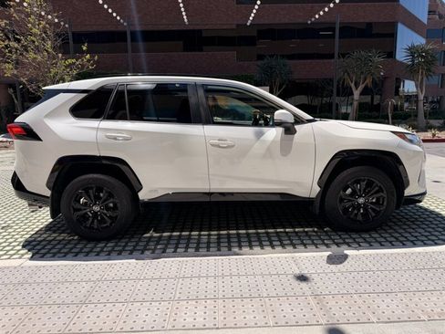 Used 2022 Toyota RAV4 SE w/ SE Grade Weather Package image 4