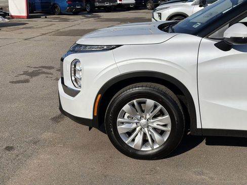 New 2026 Mitsubishi Outlander ES image 8