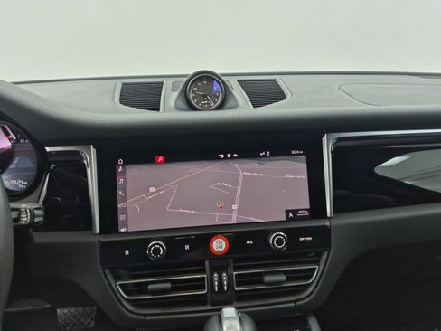 Certified 2023 Porsche Macan S AWD/4WD image 16