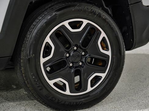 Used 2017 Jeep Renegade Trailhawk image 59