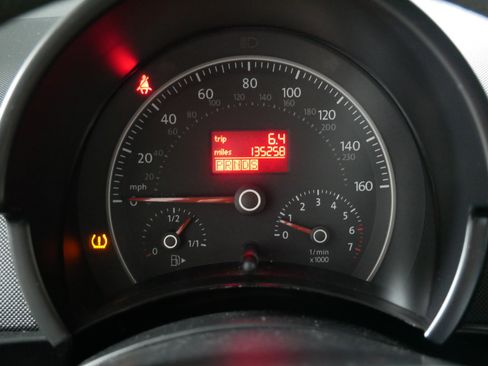 Used 2010 Volkswagen Beetle Coupe image 21