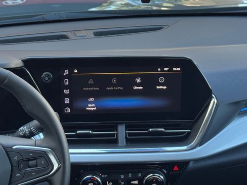 Used 2025 Chevrolet Trax LT w/ LT Convenience Package image 17