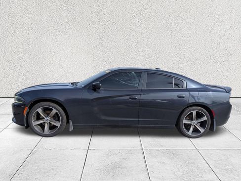 Used 2017 Dodge Charger SXT RWD image 6